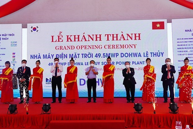 Inauguration officielle d’une centrale solaire de 49,5 MW à Quang Binh